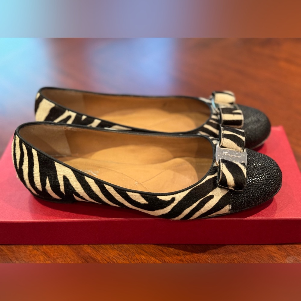 Authentic Salvatore Ferragamo flats sz US7